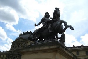 巴黎骑马人物铸铜雕塑