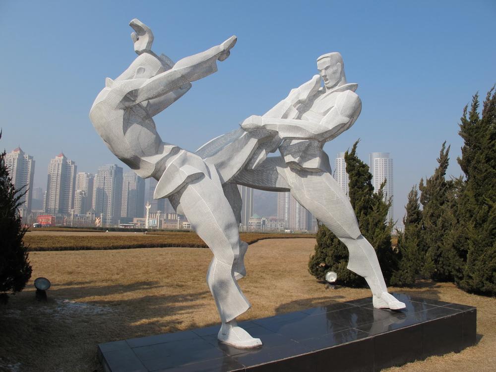 空手道运动体育人物雕塑