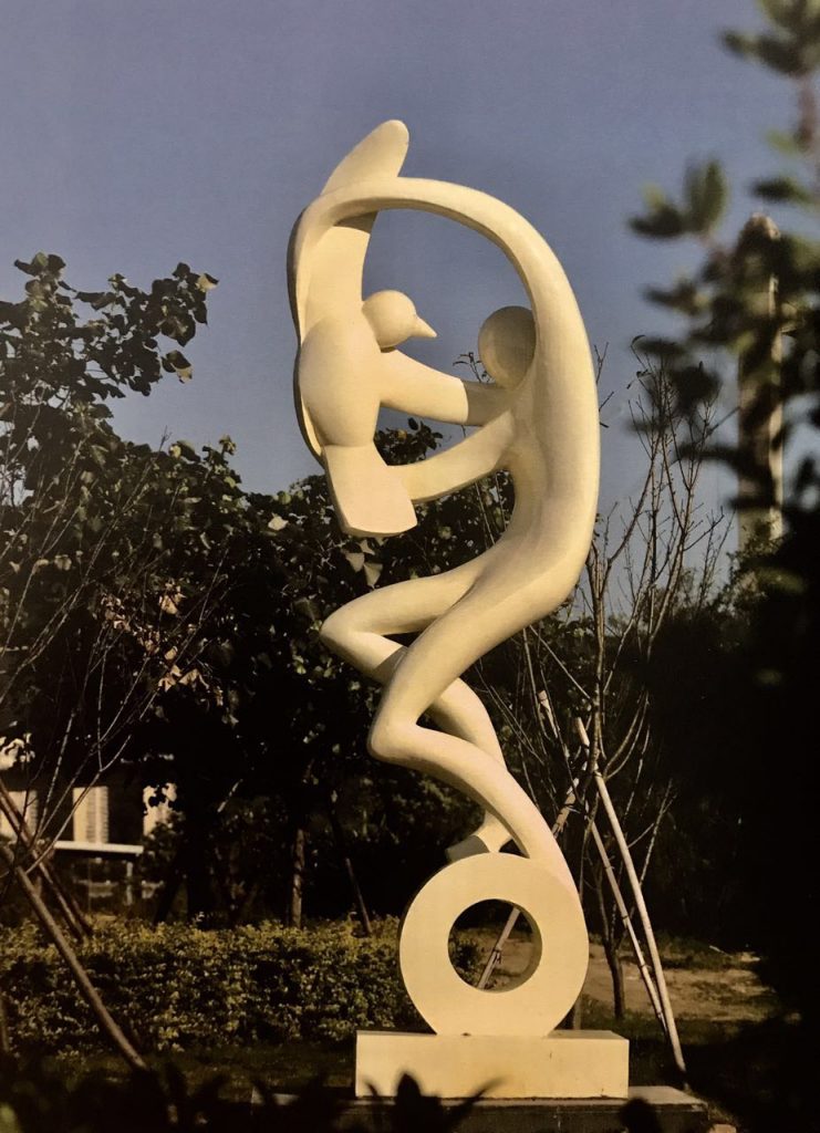 安宁-锡青铜抽象人体喷漆雕塑全景