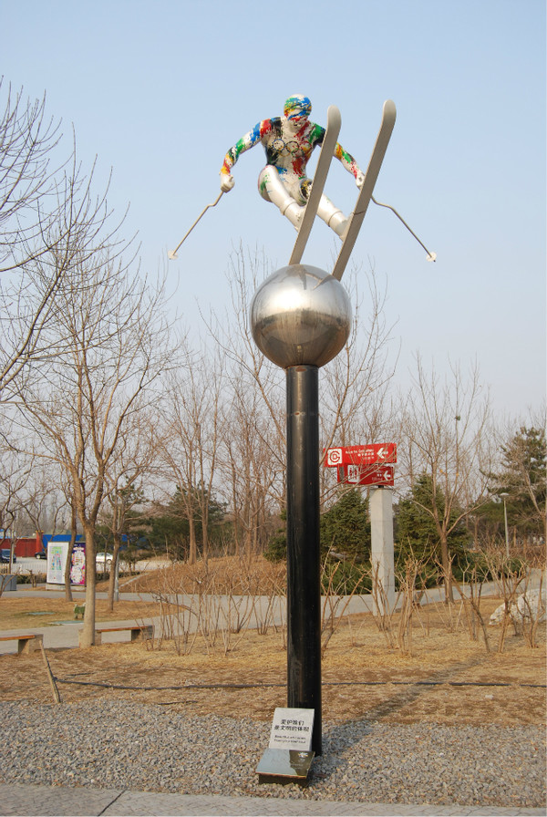 《飞雪》不锈钢烤漆奥运雕塑作者刘威