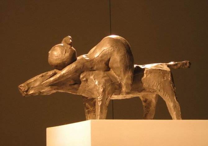 殷小烽的骑大马的妇女东北民间民族题材雕塑