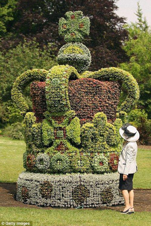 皇冠绿色植物景观雕塑