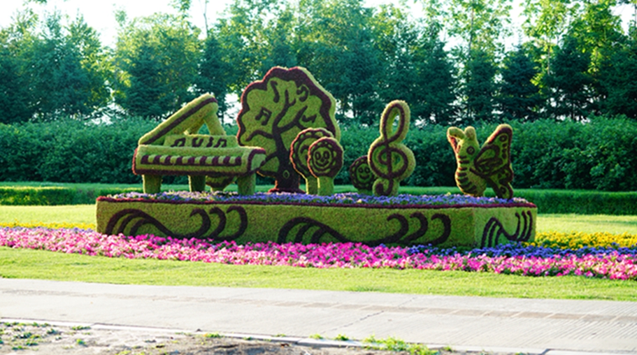 钢琴音符绿色植物景观雕塑