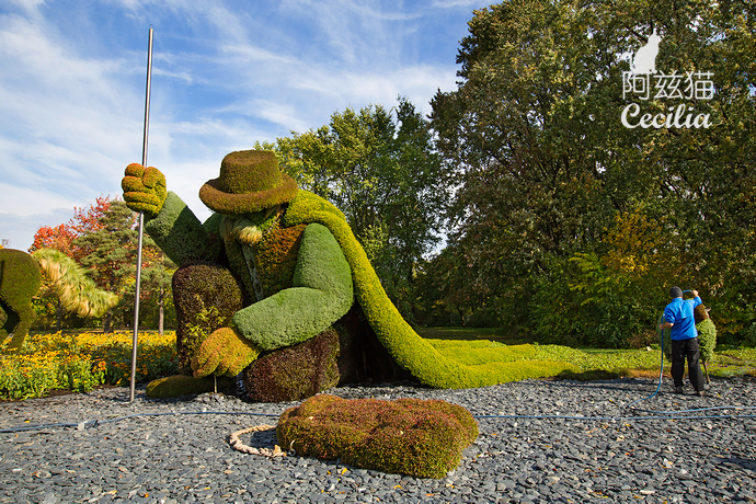 农夫绿色植物景观雕塑