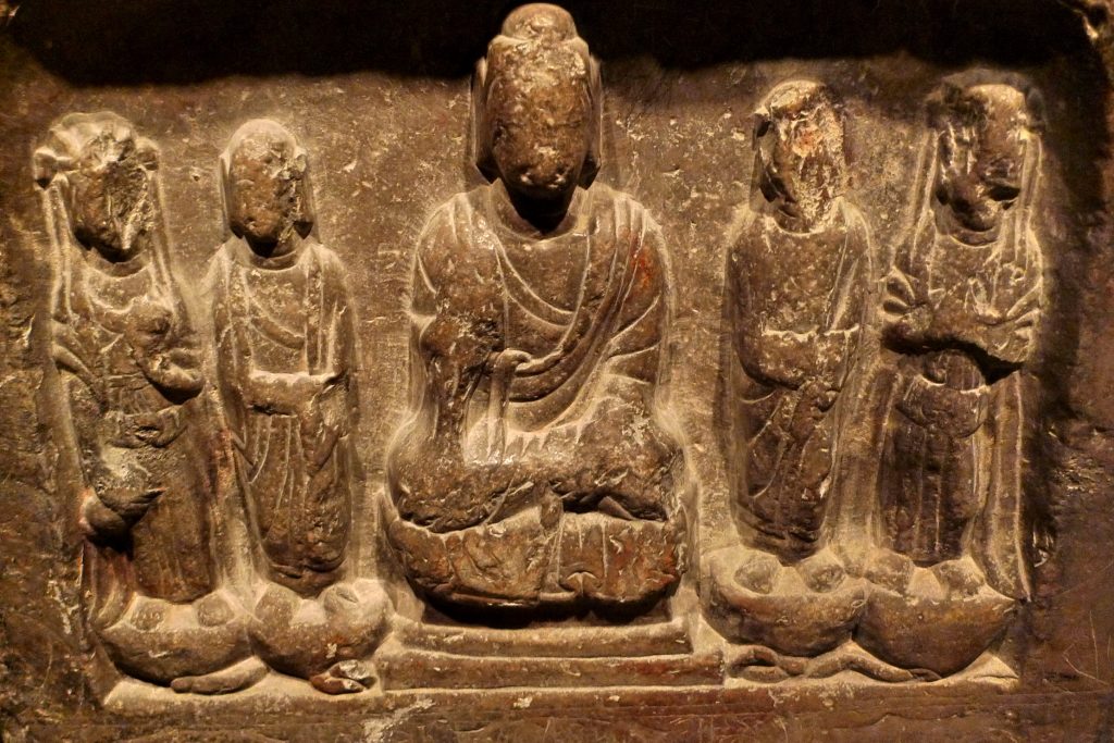 羌族人的道教信仰与日常生活：荔非氏道教人物浮雕造像碑全家像