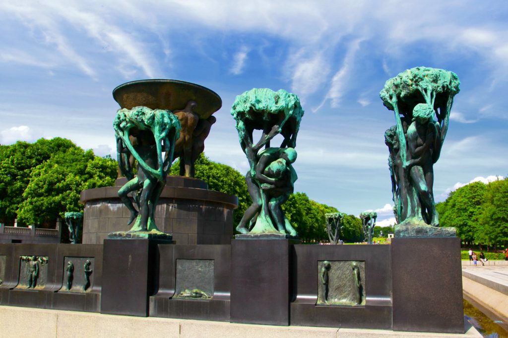 维格兰雕塑公园绿锈铸铜人物雕塑