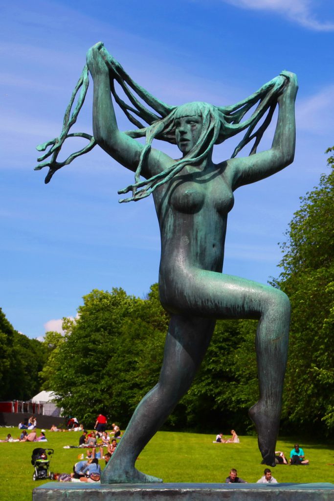 维格兰雕塑公园绿锈女人裸体雕塑