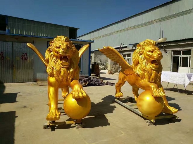 金色狮子当代城市景观创意雕塑