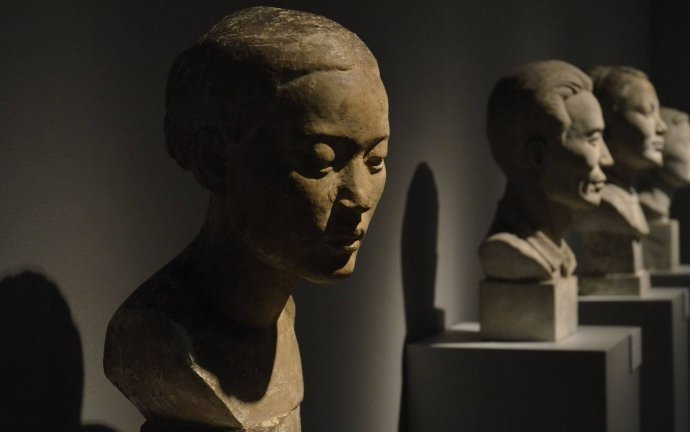 中国著名雕塑家王临乙等女性肖像雕塑形象