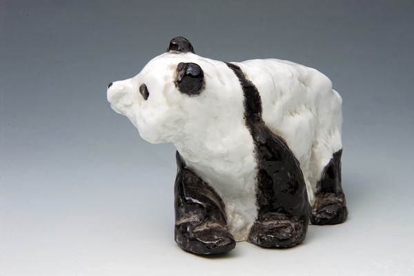 周轻鼎的熊猫陶瓷雕塑