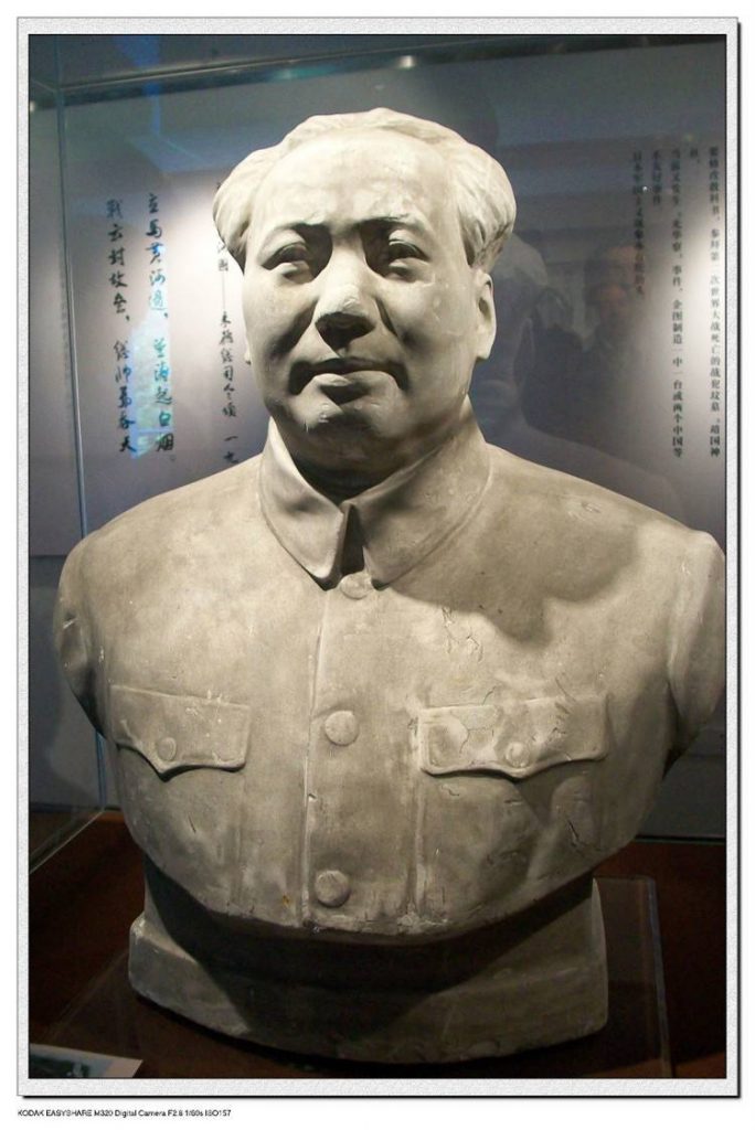 著名雕塑家张松鹤的毛主席胸像雕塑