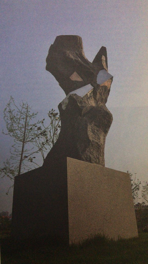 飞石-花岗岩结合不锈钢抽象城市景观雕塑