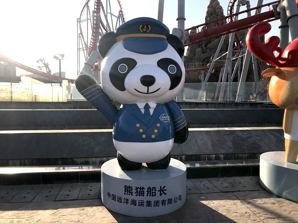 熊猫船长玻璃钢卡通熊猫雕塑