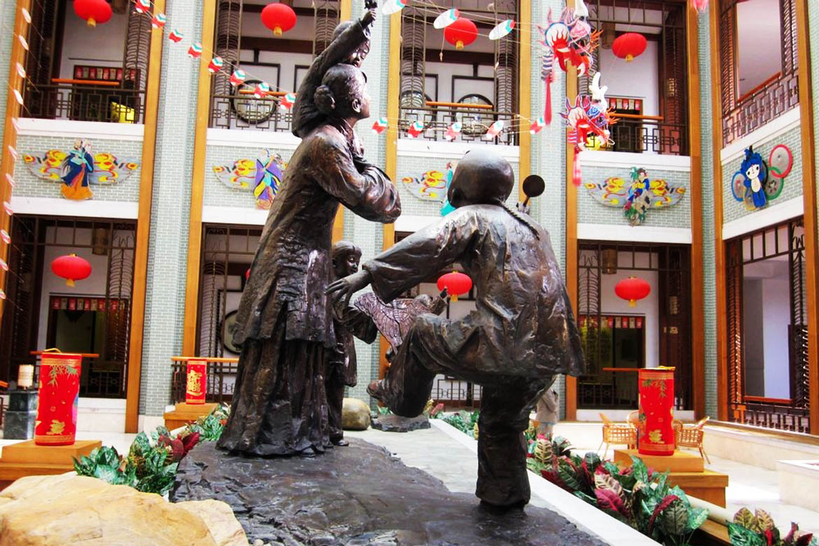 潍坊风筝博物馆铸铜人物雕塑制作