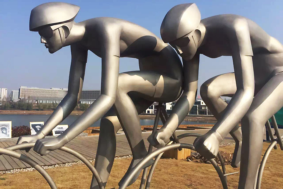 磨砂不锈钢体育雕塑赛车运动