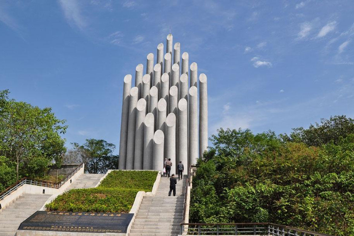 博仟北京雕塑图库的大型水泥柱纪念性景观雕塑