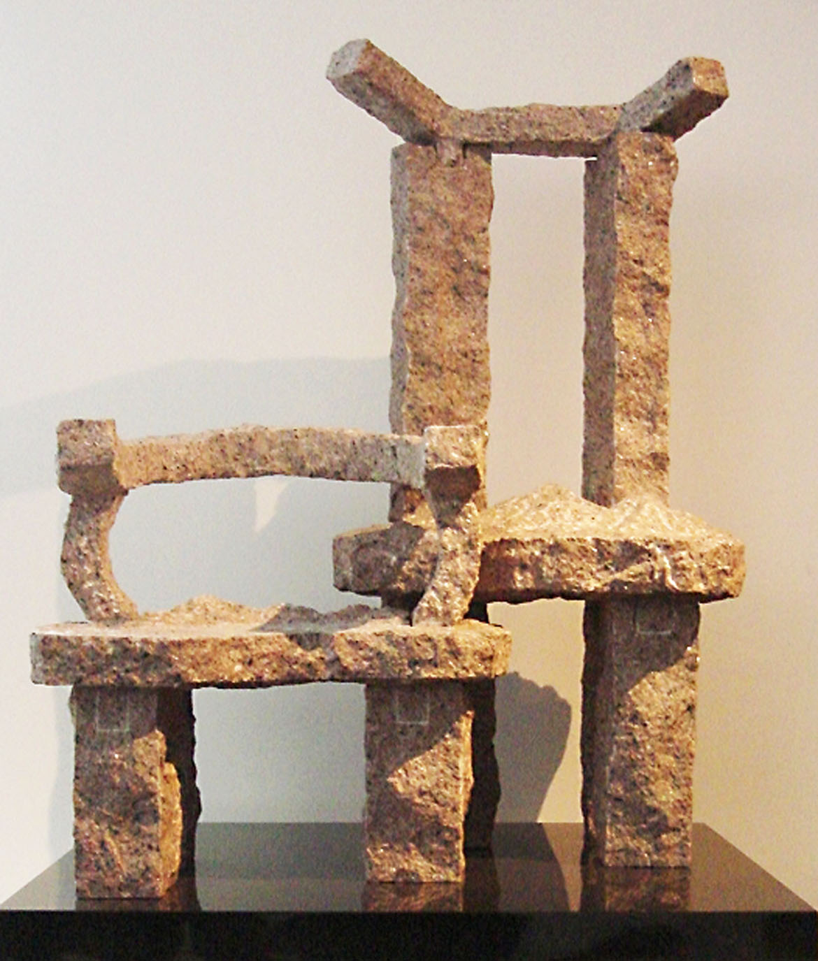 天然石材雕塑雕刻而成的坐山观水椅子