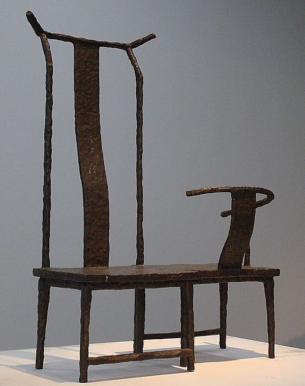 博仟北京雕塑公司创作的铸铜雕塑设计椅子艺术品展示