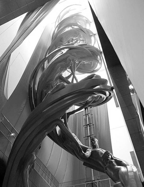螺旋与生命不锈钢龙的雕塑图片黑白照片