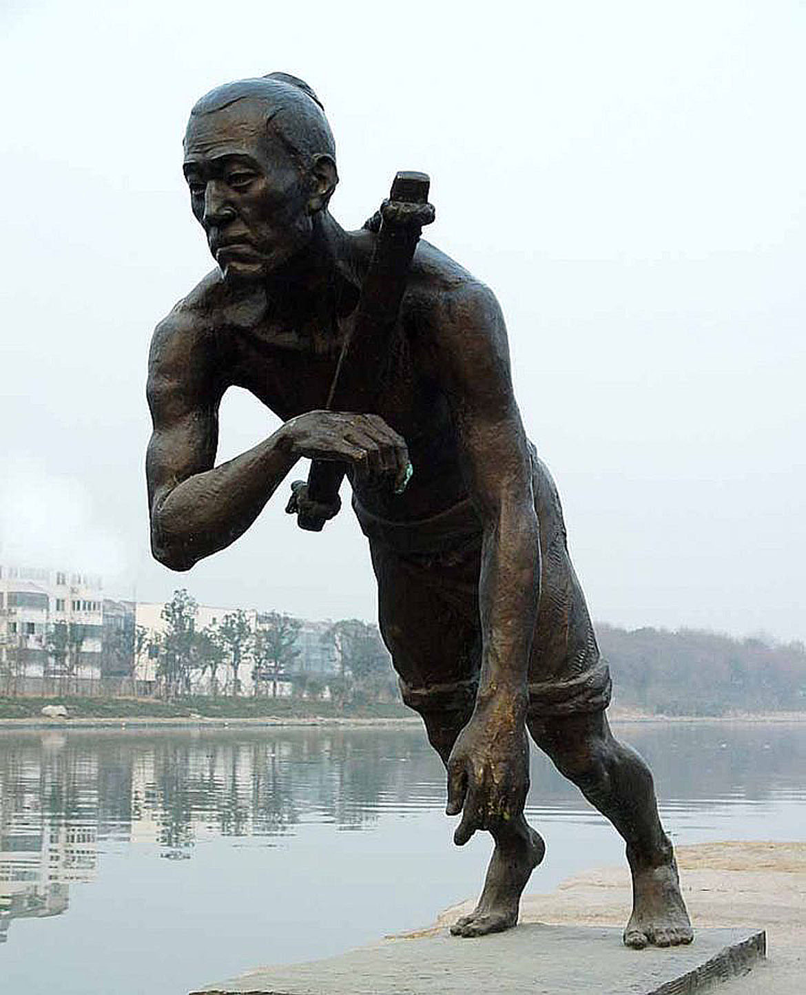博仟北京雕塑公司创作的纤夫户外雕塑欣赏