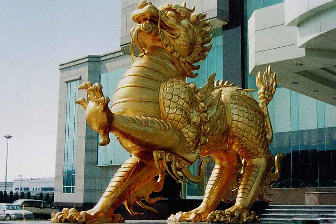 博仟北京雕塑公司创作的鎏金狮子雕塑
