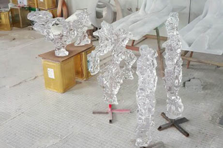 流动的水人物抽象透明树脂雕塑