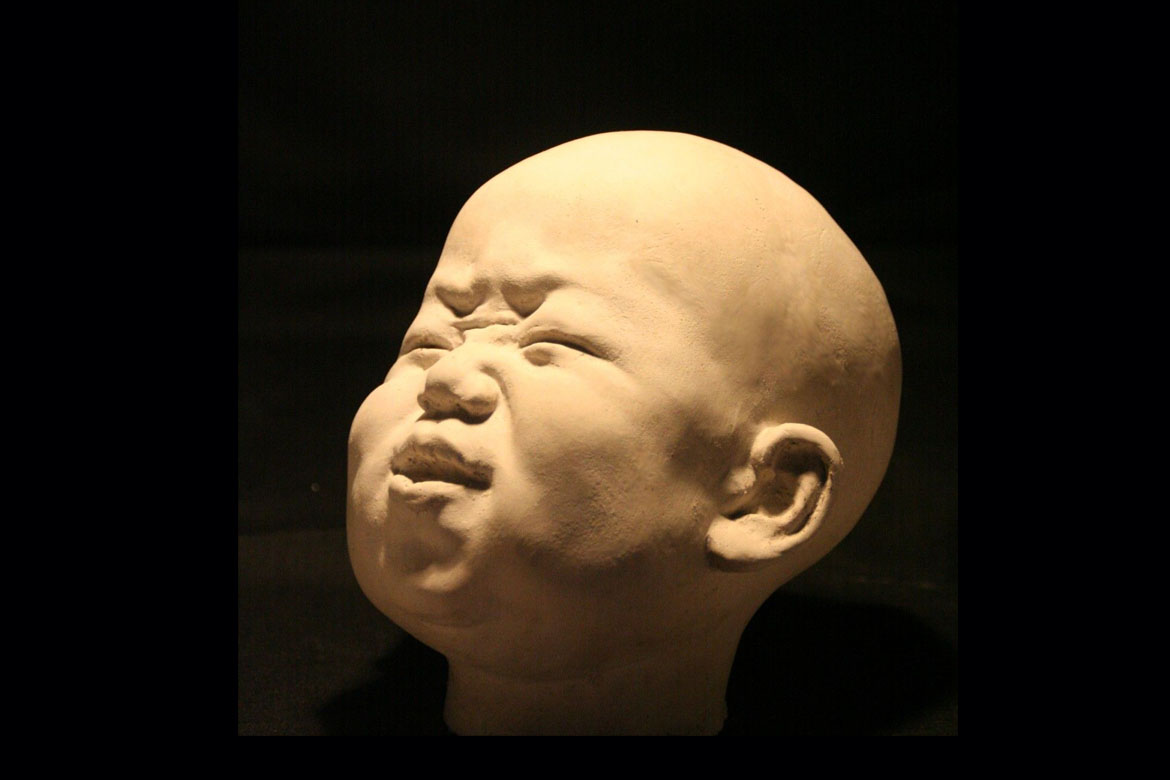 胡学富的出生婴儿雕塑作品