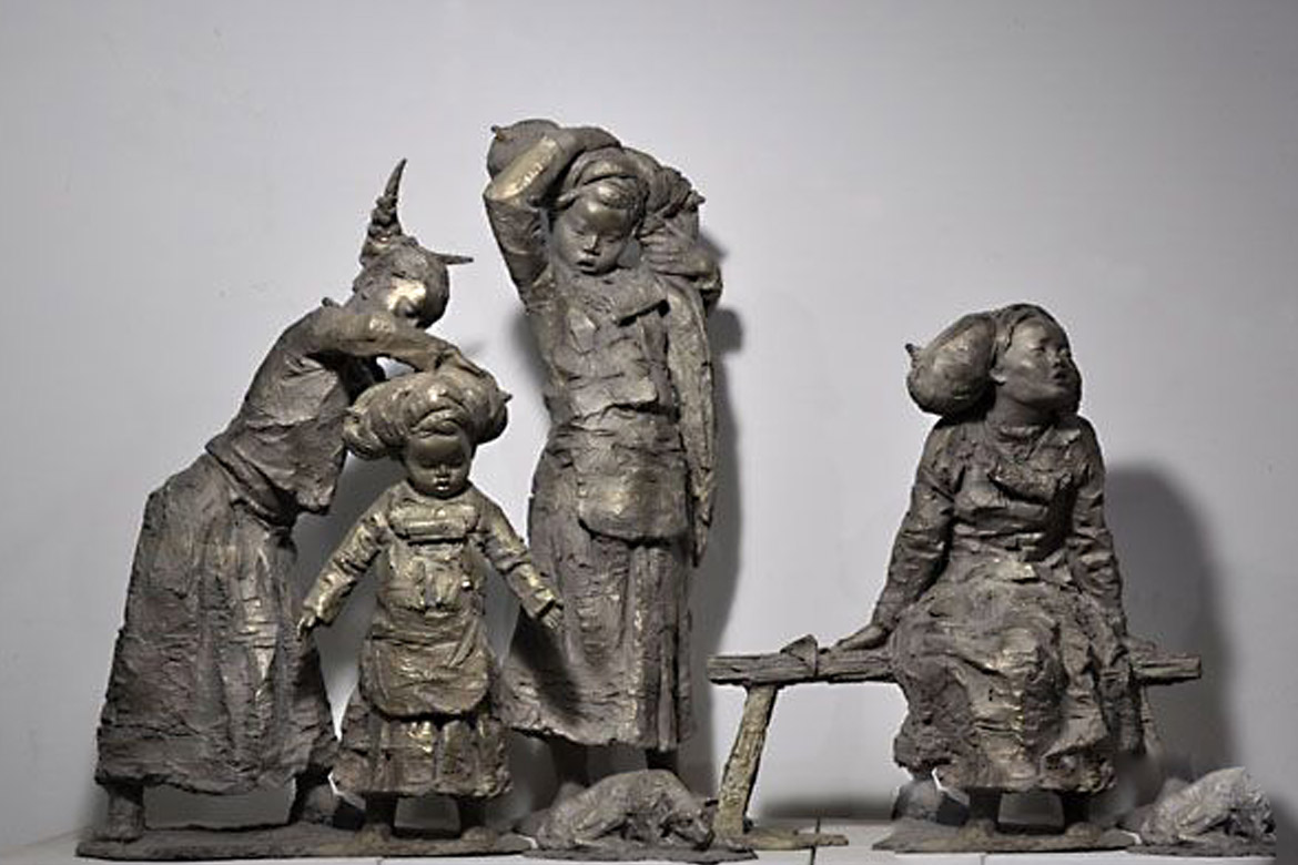 博仟北京雕塑公司梳头的女人架上雕塑艺术品欣赏