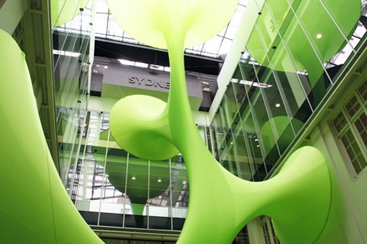 绿色玻璃钢树脂材料仿生物雕塑