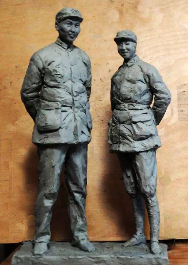 《毛泽东与贺子珍在延安》纪念性军事雕塑