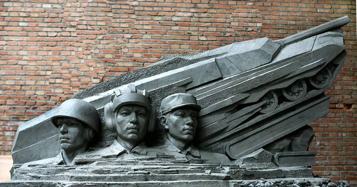 四川某部队营区主题雕塑泥塑创作