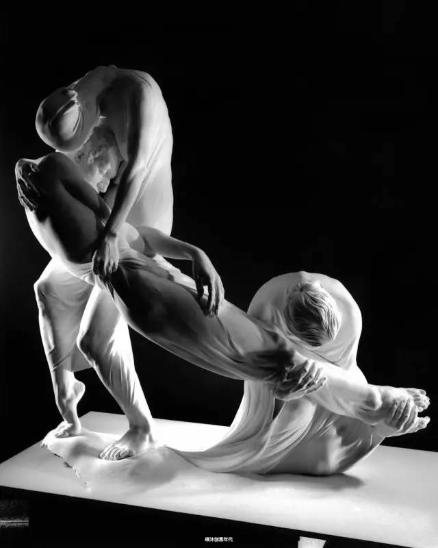 爱情情侣人体雕塑作品