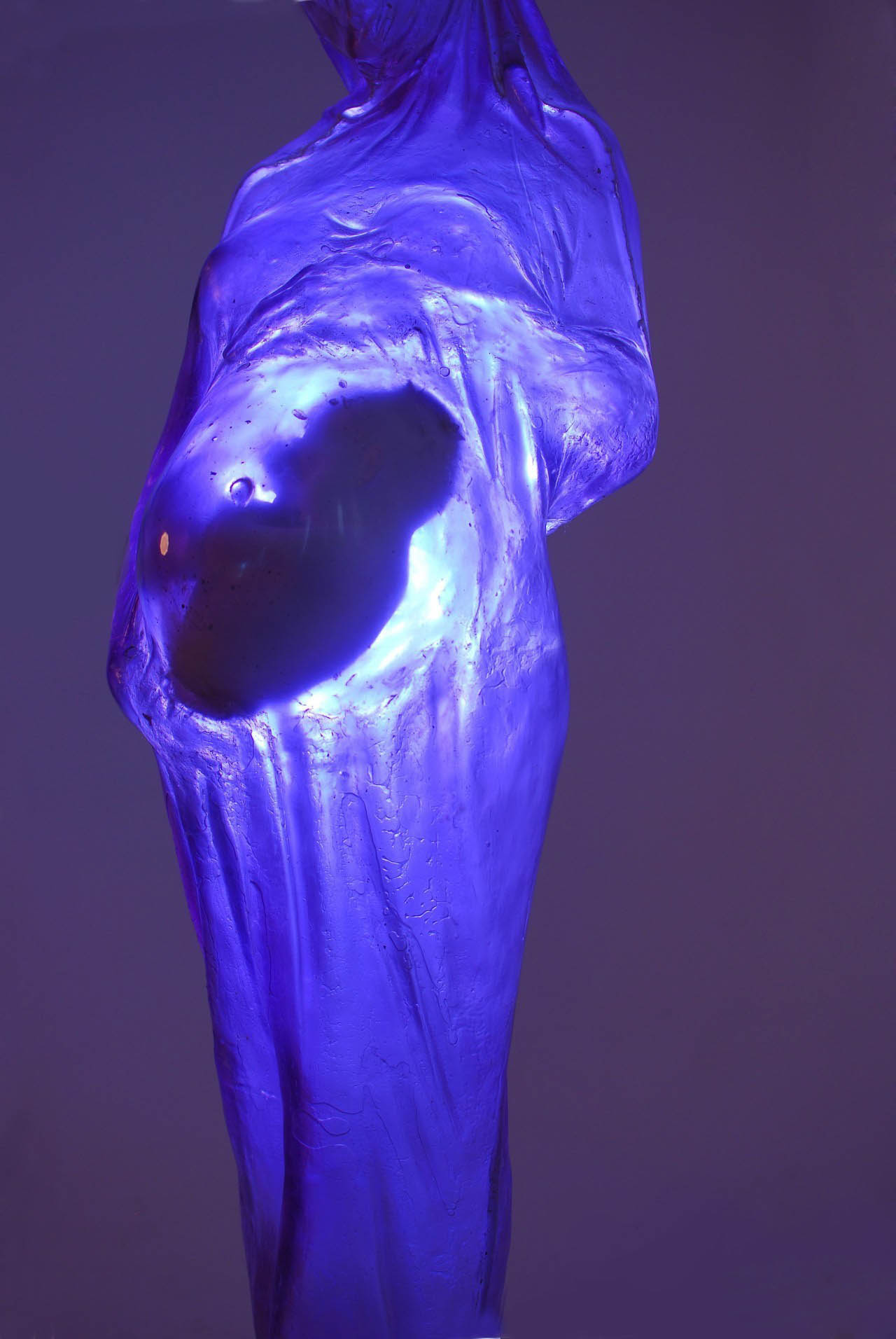 怀孕透明树脂雕塑紫光