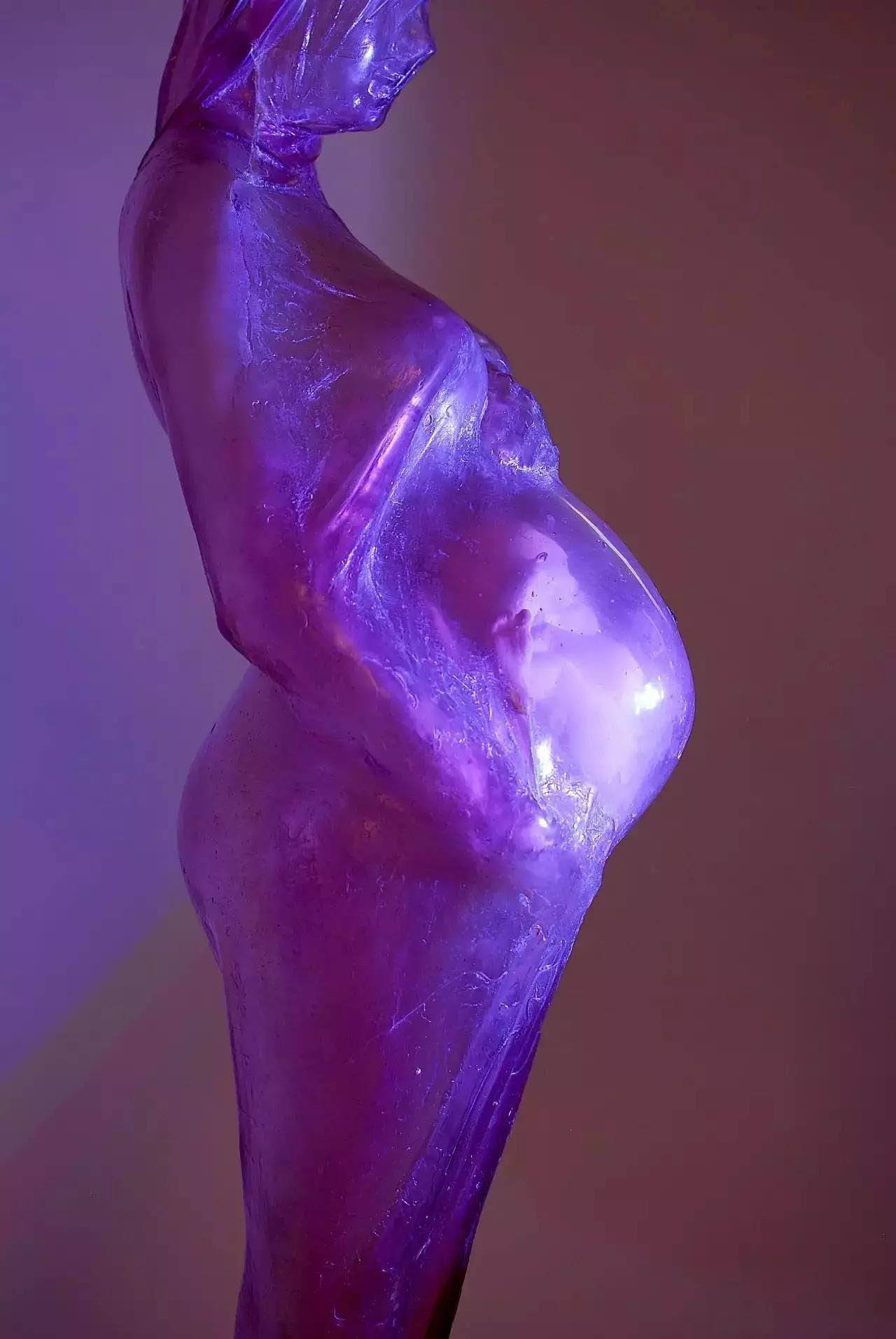 蓝光怀孕透明树脂雕塑