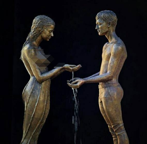 爱情男女人体喷泉雕塑