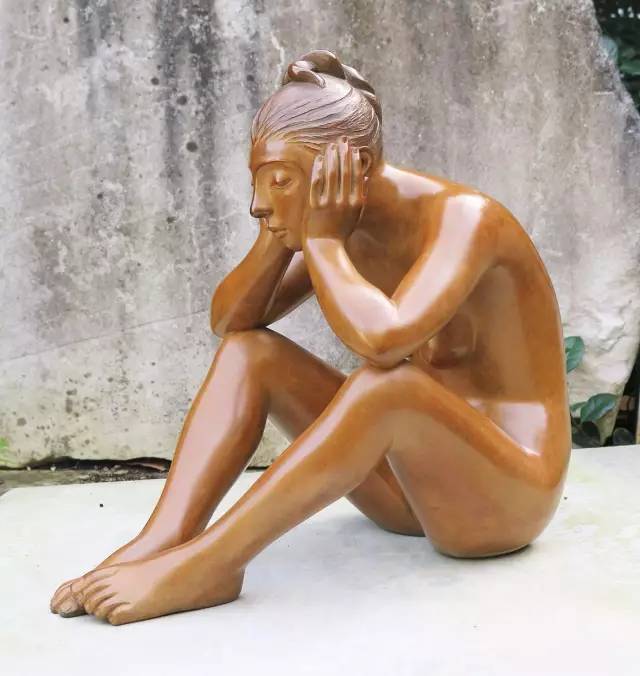 发愁的女性铸铜人体雕塑艺术品欣赏