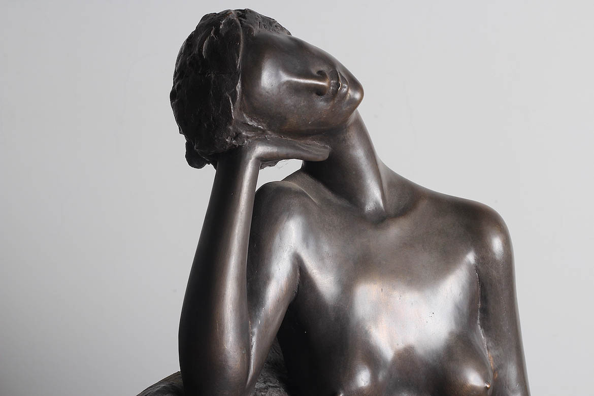 现代女性人体铸铜雕塑