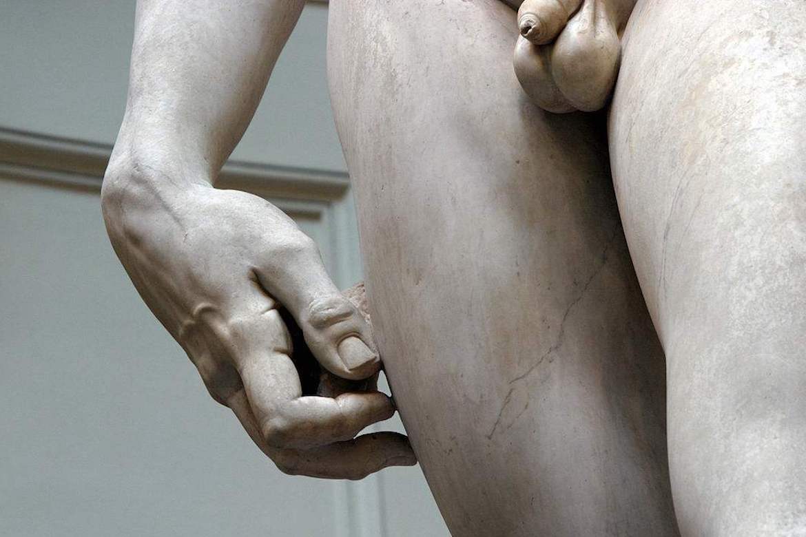 大卫裸体清晰的人体纹路雕塑