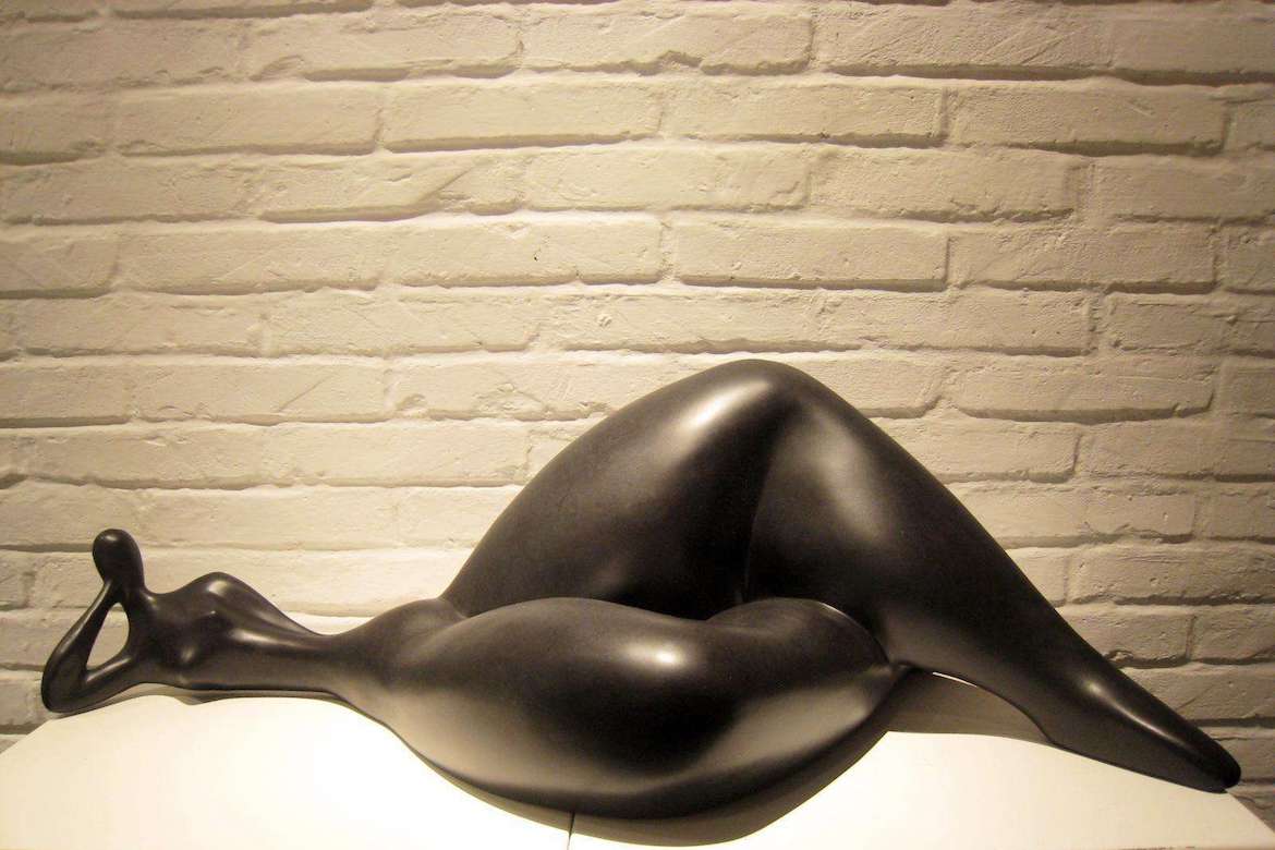 3d打印的女人体抽象人物雕塑模型
