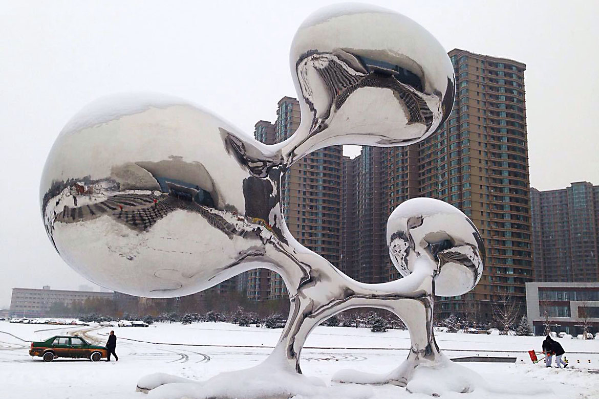 冬天失重不锈钢水滴雕塑雪景