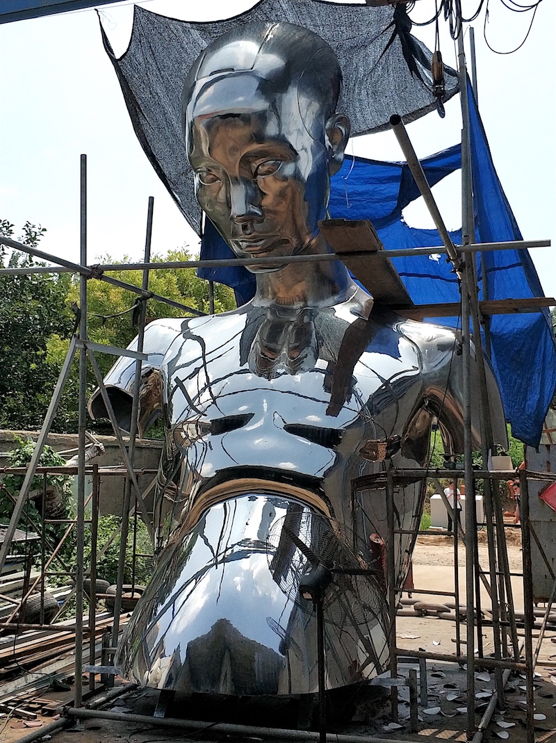 镜面不锈钢人物雕塑安装过程
