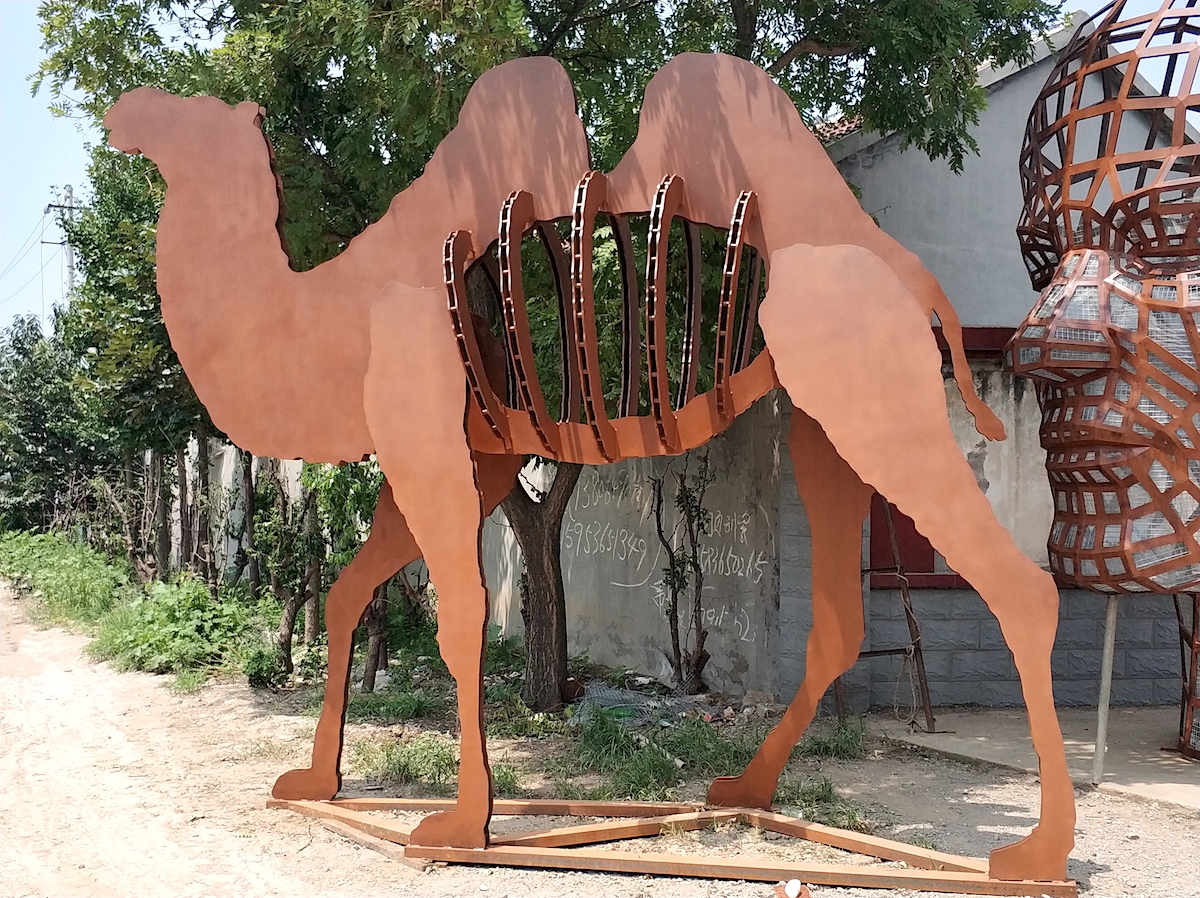 耐候钢骆驼队雕塑