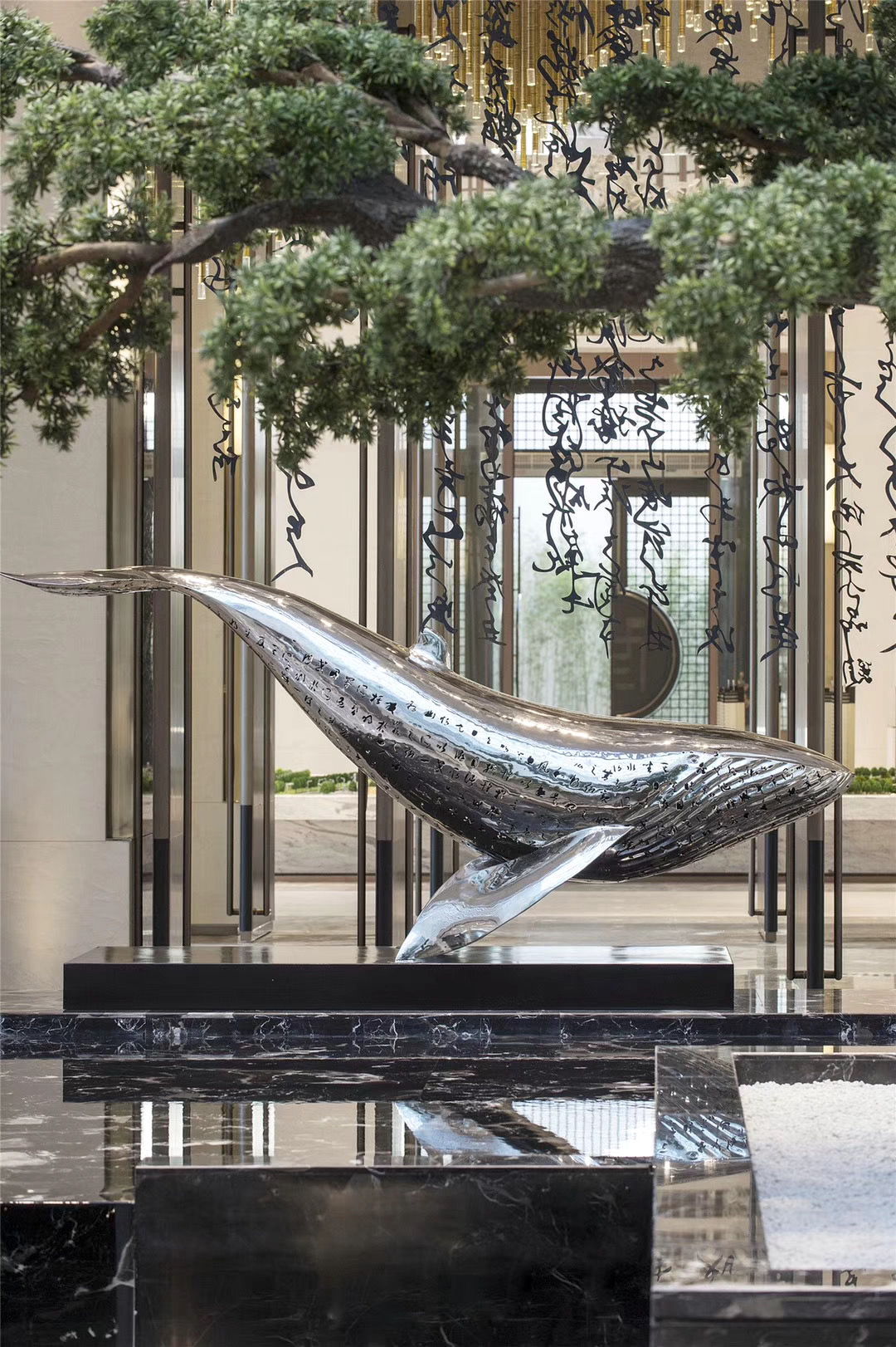 镜面抽象不锈钢鲸鱼雕塑