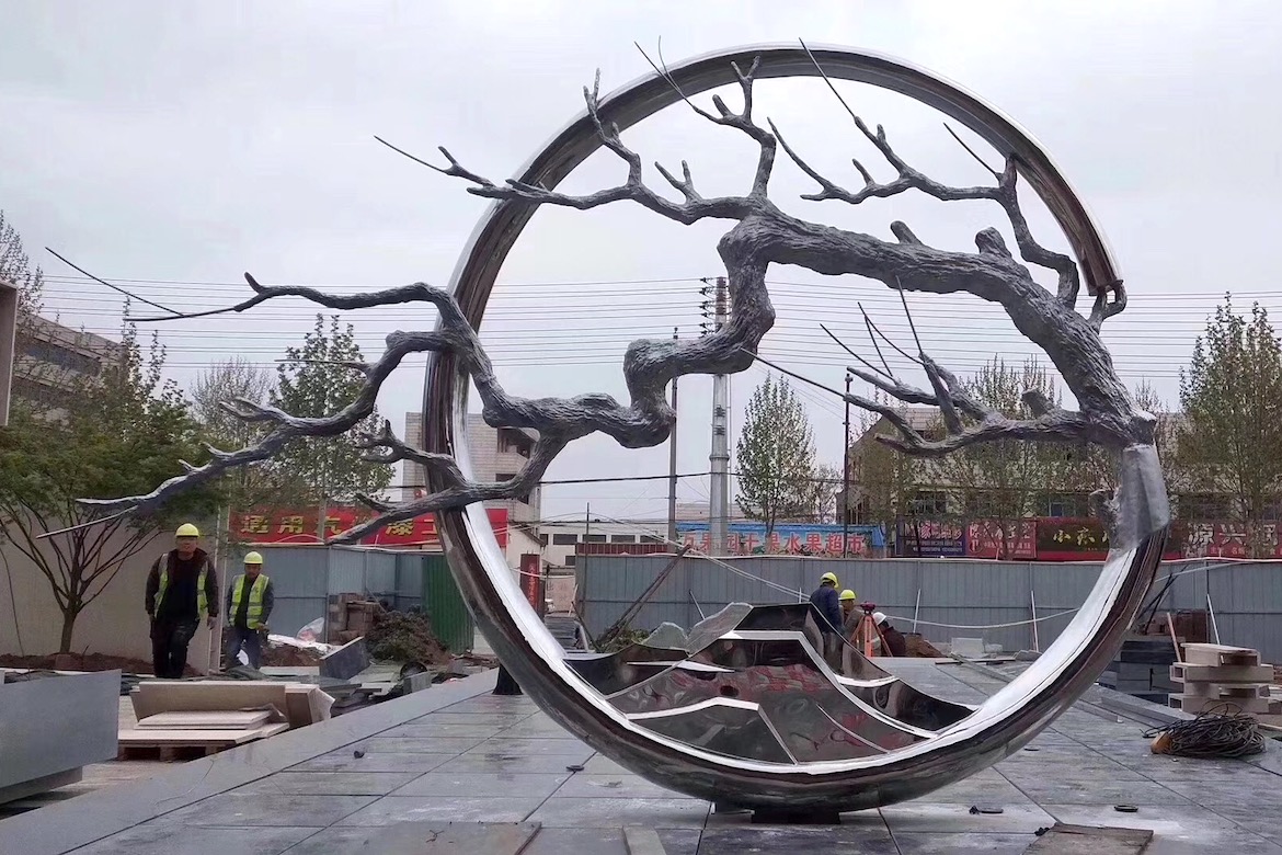 不锈钢树雕塑图片